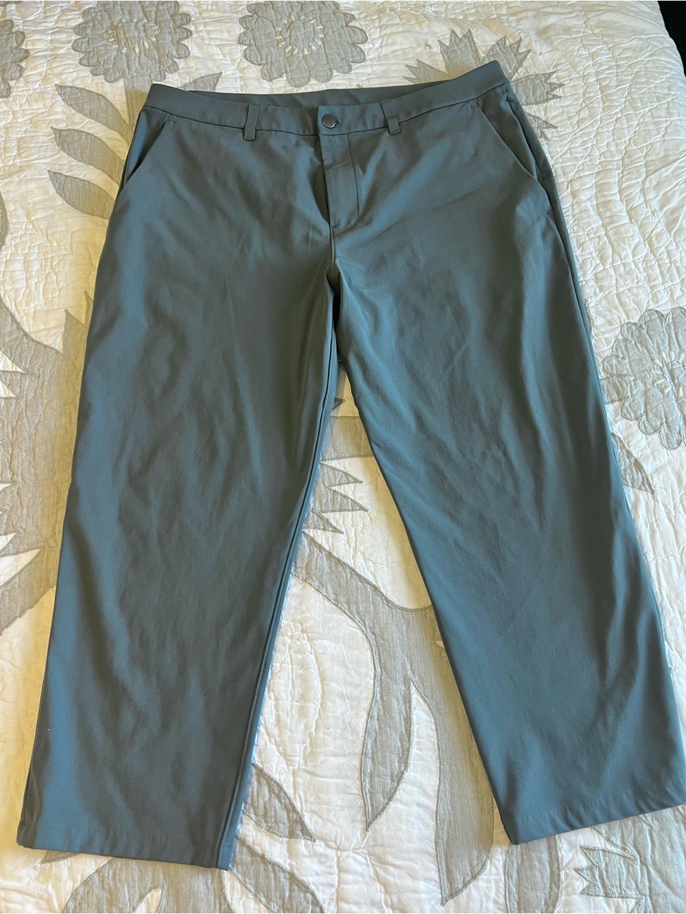Lululemon Men’s ABC Classic-Fit Trouser Warpstreme 36x24.5 (cropped) Obsidian